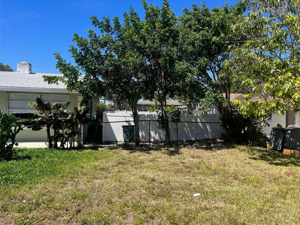 977 Miner Rd, Lake Worth FL 33462
