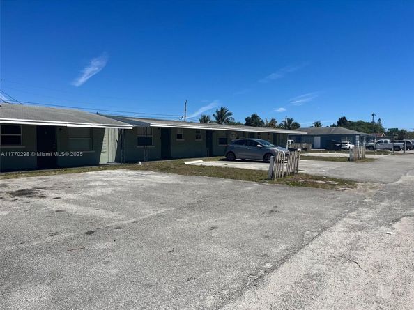 977 Miner Rd, Lake Worth FL 33462
