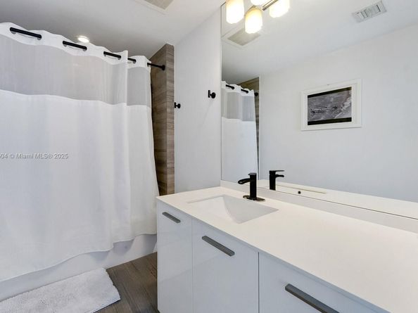 1300 Brickell Bay Dr 2901, Miami FL 33131