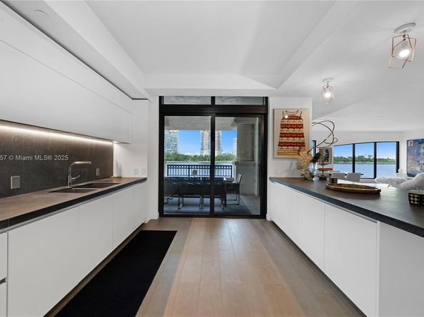 7023 Fisher Island Dr 7023, Miami Beach FL 33109
