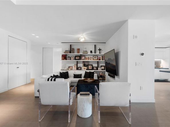 7023 Fisher Island Dr 7023, Miami Beach FL 33109