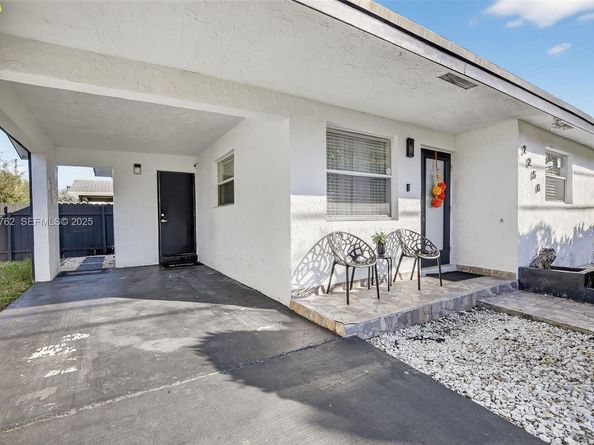 2256 Simms St, Hollywood FL 33020