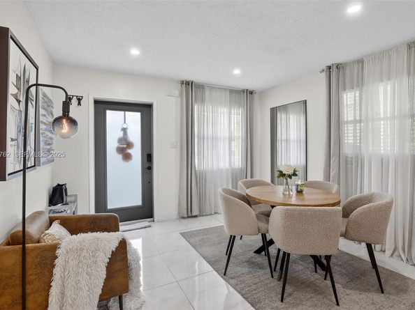 2256 Simms St, Hollywood FL 33020