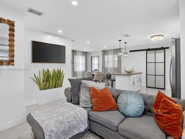 2256 Simms St, Hollywood FL 33020