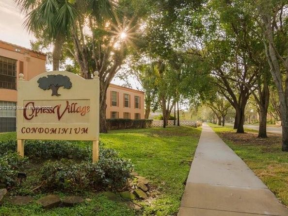 7204 Fairway Dr I25, Miami Lakes FL 33014