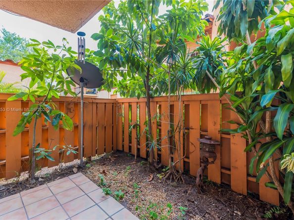 7204 Fairway Dr I25, Miami Lakes FL 33014