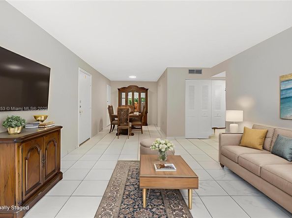 7204 Fairway Dr I25, Miami Lakes FL 33014