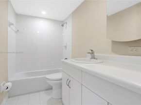 7204 Fairway Dr I25, Miami Lakes FL 33014