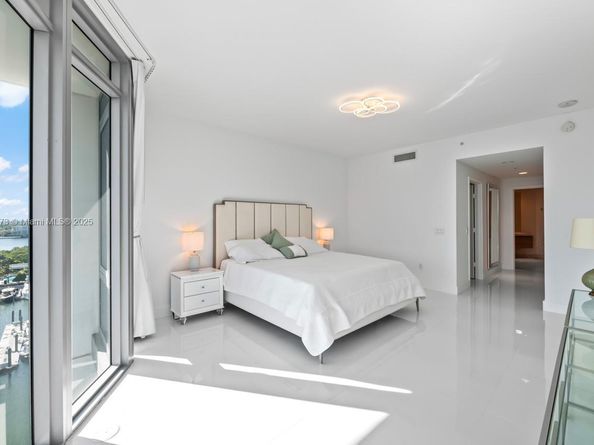 17301 Biscayne Blvd 811, North Miami Beach FL 33160