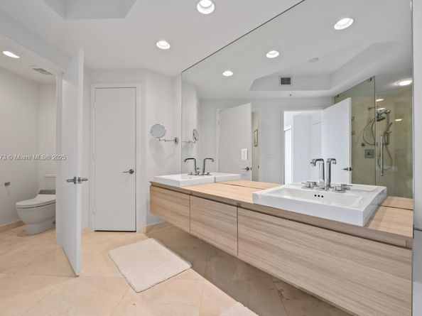 17301 Biscayne Blvd 811, North Miami Beach FL 33160