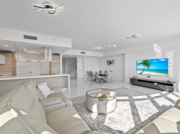 17301 Biscayne Blvd 811, North Miami Beach FL 33160