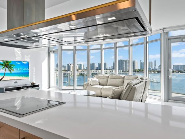 17301 Biscayne Blvd 811, North Miami Beach FL 33160