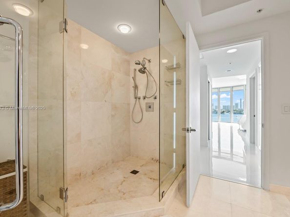 17301 Biscayne Blvd 811, North Miami Beach FL 33160