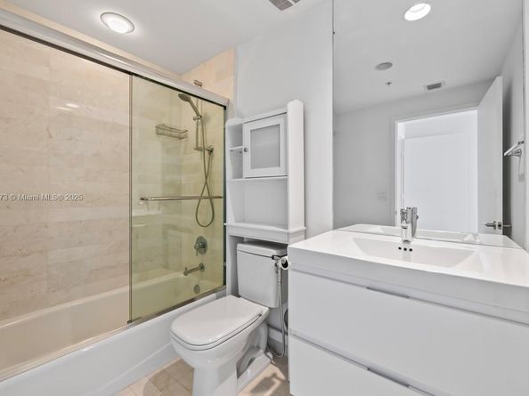 17301 Biscayne Blvd 811, North Miami Beach FL 33160