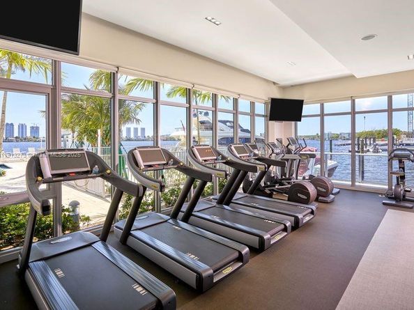 17301 Biscayne Blvd 811, North Miami Beach FL 33160