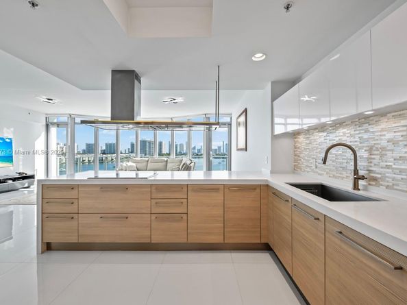 17301 Biscayne Blvd 811, North Miami Beach FL 33160