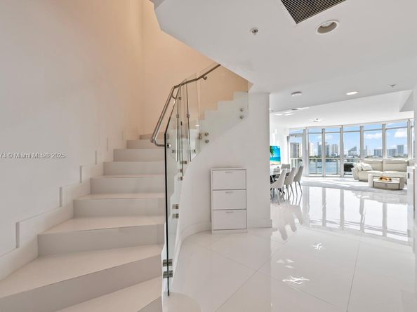 17301 Biscayne Blvd 811, North Miami Beach FL 33160