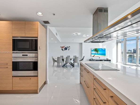 17301 Biscayne Blvd 811, North Miami Beach FL 33160