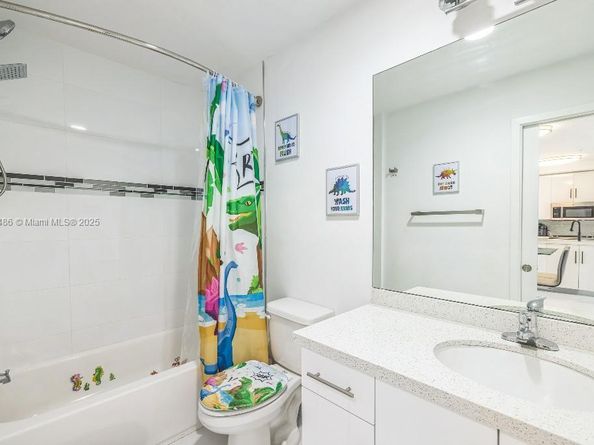 2651 NE 212th Ter 305, Miami FL 33180