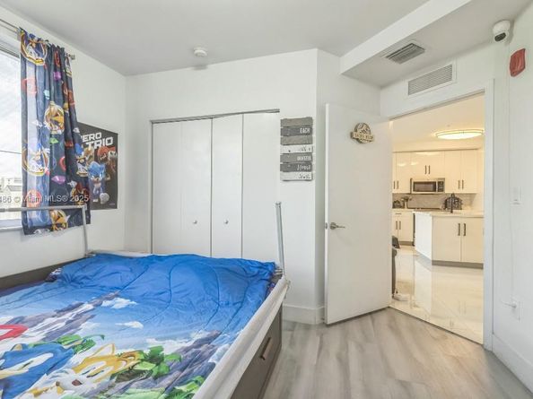 2651 NE 212th Ter 305, Miami FL 33180