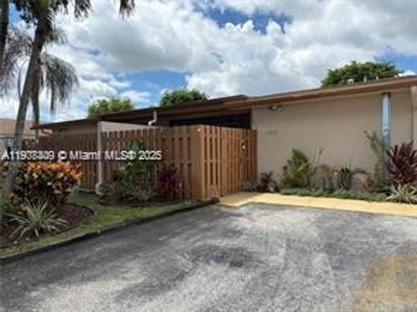 2050 SW 24th Circle, Boynton Beach FL 33426