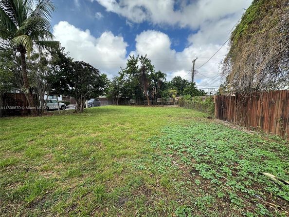 5271 NW 1st St, Miami FL 33126