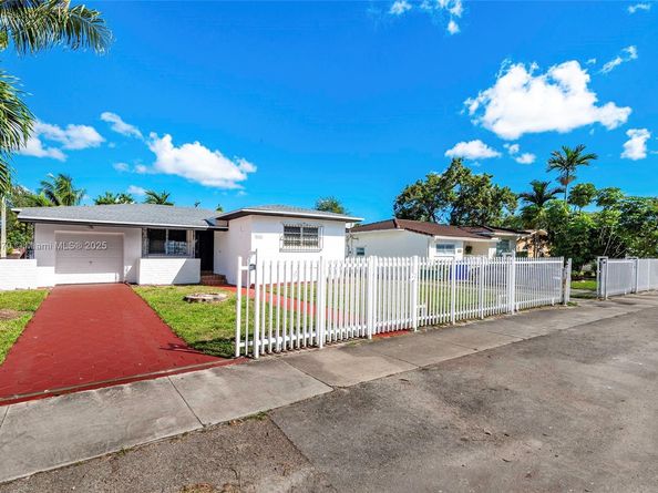 5271 NW 1st St, Miami FL 33126