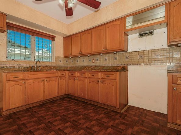 5271 NW 1st St, Miami FL 33126