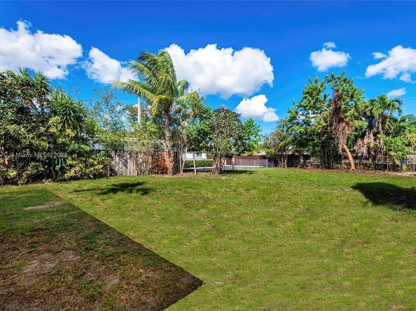 5271 NW 1st St, Miami FL 33126