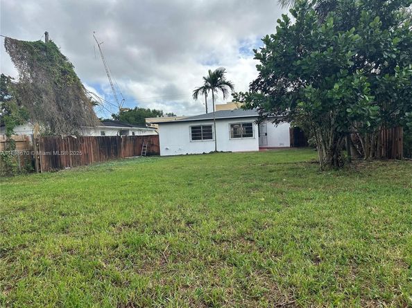 5271 NW 1st St, Miami FL 33126