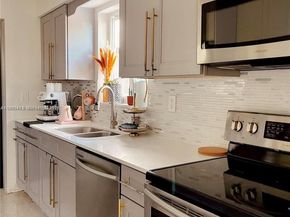 207 SW 12th Ave, Dania Beach FL 33004