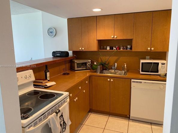 Undisclosed Address #A11884564, Miami Beach FL 33141