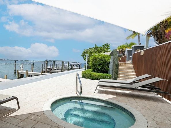 200 SE 15th Rd 4E, Miami FL 33129