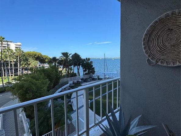 200 SE 15th Rd 4E, Miami FL 33129
