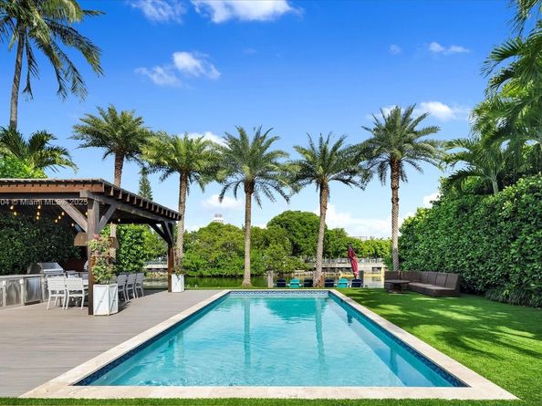 4475 N Meridian Ave, Miami Beach FL 33140
