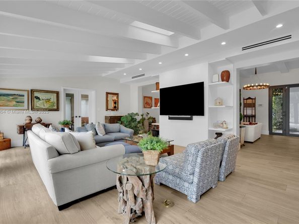 4475 N Meridian Ave, Miami Beach FL 33140