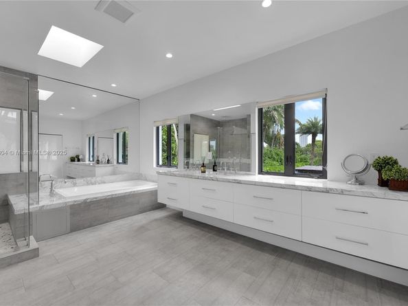 4475 N Meridian Ave, Miami Beach FL 33140