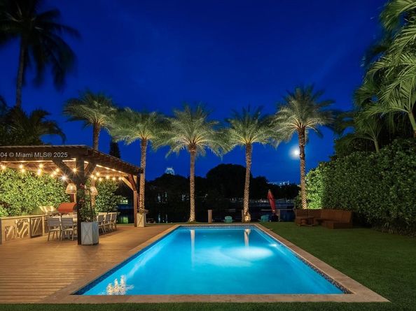 4475 N Meridian Ave, Miami Beach FL 33140