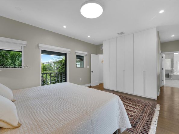 4475 N Meridian Ave, Miami Beach FL 33140