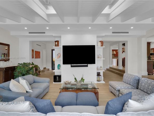 4475 N Meridian Ave, Miami Beach FL 33140