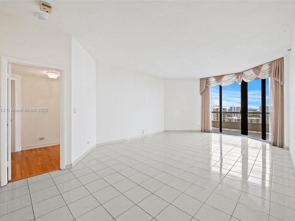 20191 E Country Club Dr TS3, Aventura FL 33180