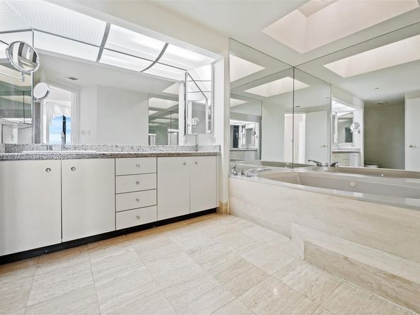 20191 E Country Club Dr TS3, Aventura FL 33180