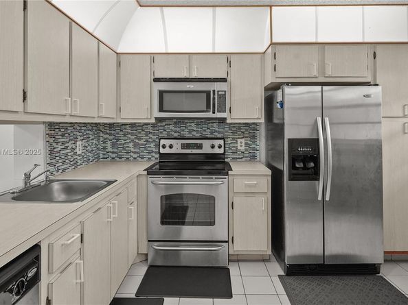 8771 Holly Ct 103, Tamarac FL 33321