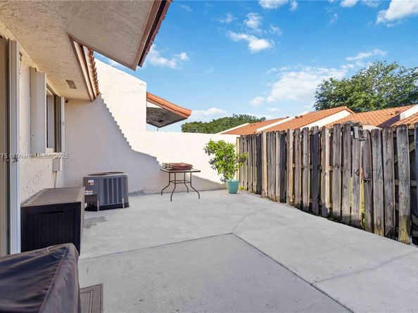 11217 SW 56th Cir, Cooper City FL 33330