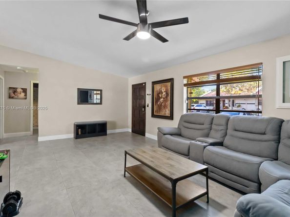 11217 SW 56th Cir, Cooper City FL 33330