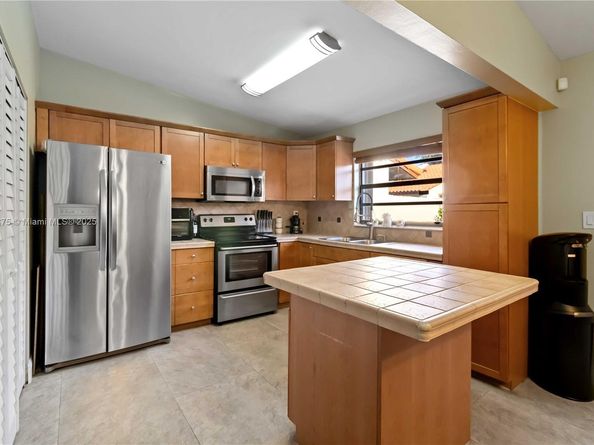 11217 SW 56th Cir, Cooper City FL 33330