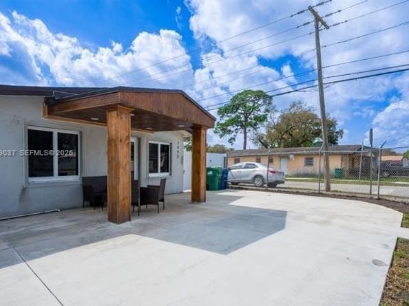 1990 NW 154th St, Miami Gardens FL 33054