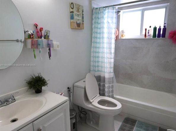 9170 NW 24th Pl, Sunrise FL 33322