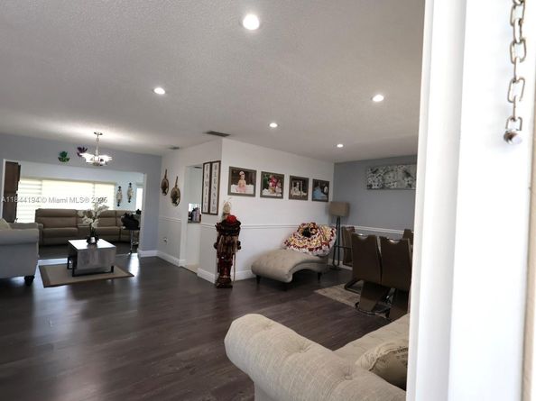 9170 NW 24th Pl, Sunrise FL 33322