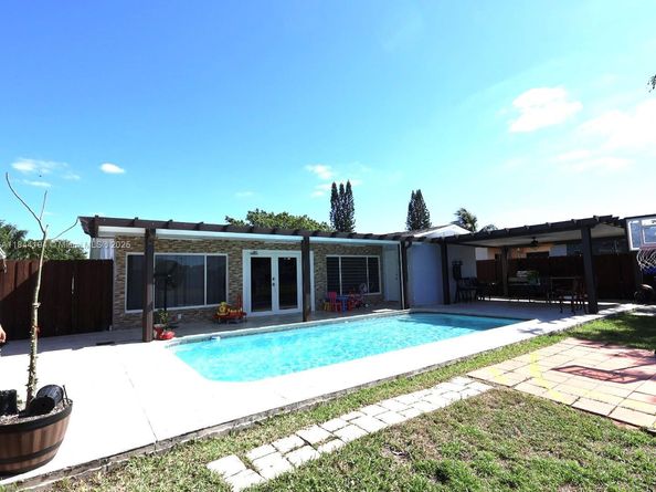 9170 NW 24th Pl, Sunrise FL 33322